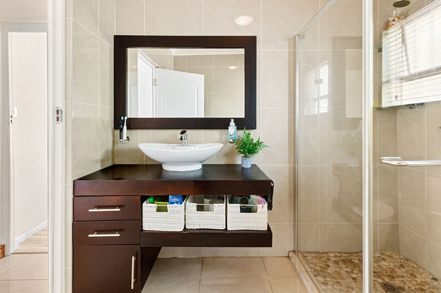 6 Bedroom Property for Sale in Olive Grove Western Cape